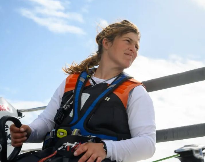Aina Bauza - Monohull Aina Bauza - Monohull